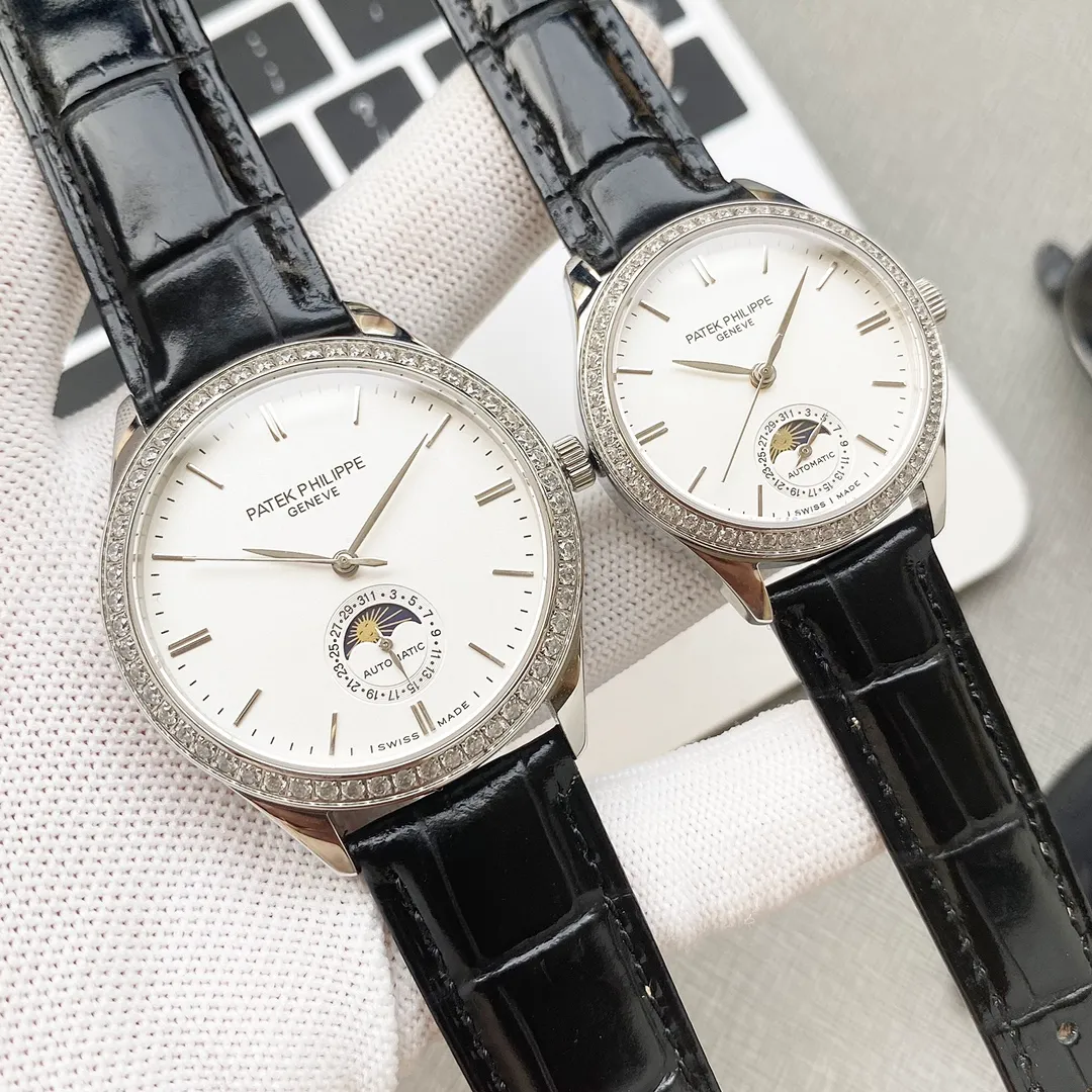 🔥🔥🔥The first new model of 2021 is Patek Philippe (Couple Watch 👫Upgraded True Moon Phase Function Watch Series), welcoming new members. The word is fashionable and high-end, using the unique Swiss ETA2824-2 special movement (zero repair), vibration frequency: 28800 oscillations per hour power reserve, sapphire glass, size 40x10mm for men and 32x10mm for women, with Patek Philippe original pin buckle and steel strap, with super waterproof function, perfect harmony, commemorative gift for couples, your first choice 💑! !